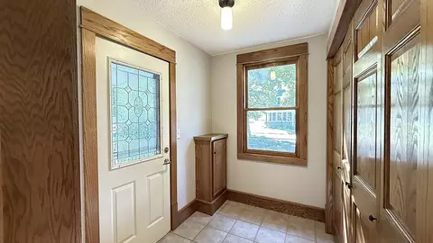 Entry Way - 910 N 5th St, Montevideo, MN 56265 photo 1 of 7