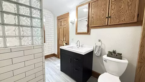 Bath - 910 N 5th St, Montevideo, MN 56265 photo 8 of 11