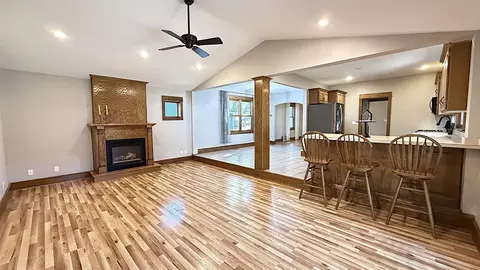 Living - 910 N 5th St, Montevideo, MN 56265 photo 5 of 9