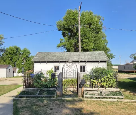 Exterior - 109 5th St, Kathryn, ND 58049 photo 3 of 4