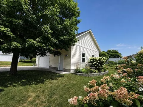Exterior - 1314 N 5th St, Saint Peter, MN 56082 photo 4 of 8