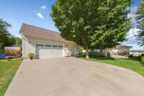 Exterior - 1314 N 5th St, Saint Peter, MN 56082 photo 3 of 7