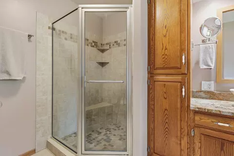 Bath - 5987 24th St NE, Willmar, MN 56201 photo 1 of 4
