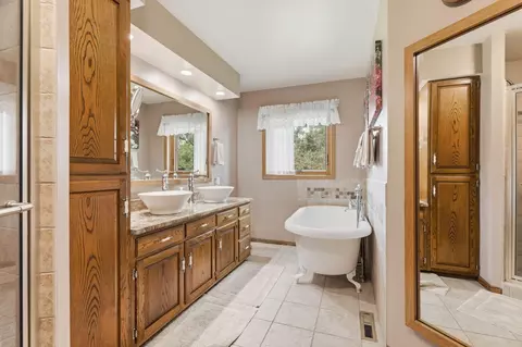 Bath - 5987 24th St NE, Willmar, MN 56201 photo 2 of 4