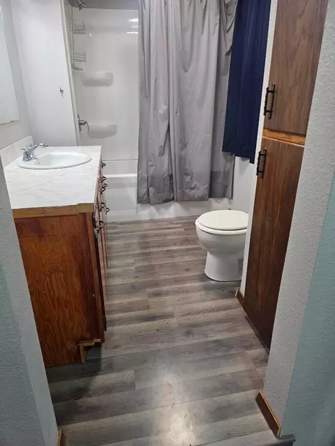 Bath - 734 8th St, Westbrook, MN 56183 photo 1 of 2