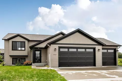 1012 26th Street Loop, Sartell, MN 56377