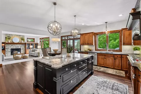 10053 Trails End Rd, Chanhassen, MN 55317