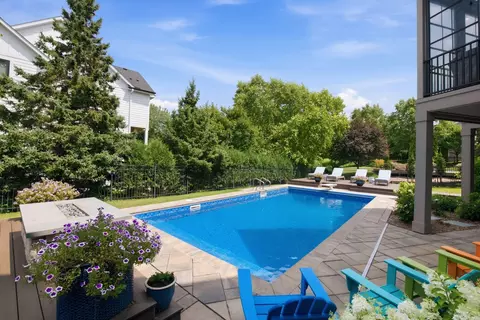 10053 Trails End Rd, Chanhassen, MN 55317