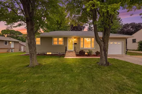 Exterior - 470 Union St, Saint Peter, MN 56082 photo 2 of 10