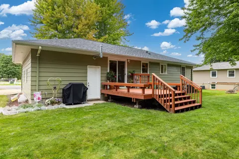 Exterior - 470 Union St, Saint Peter, MN 56082 photo 7 of 10