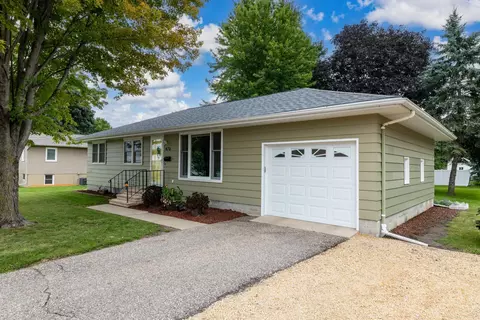 Exterior - 470 Union St, Saint Peter, MN 56082 photo 6 of 10