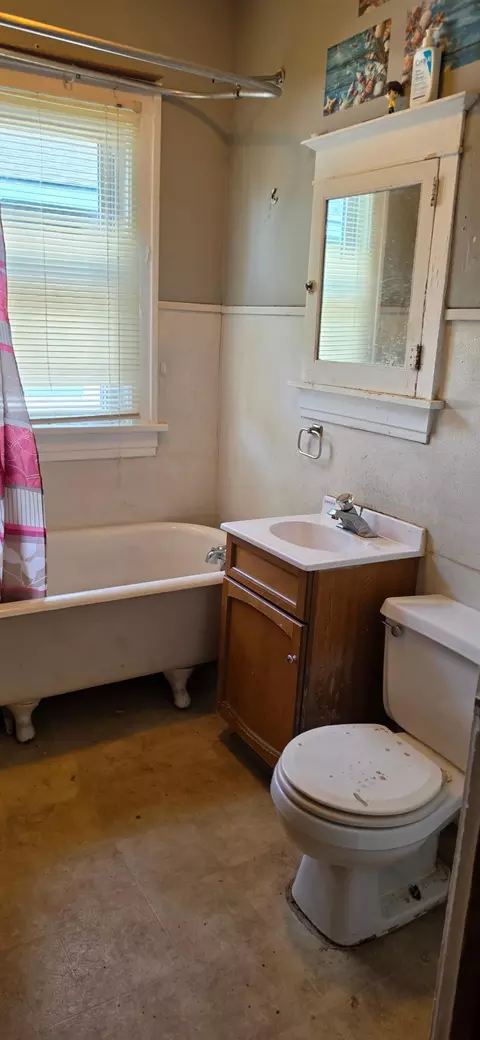 Bath - 53 20th Ave S, Saint Cloud, MN 56301 photo 2 of 3