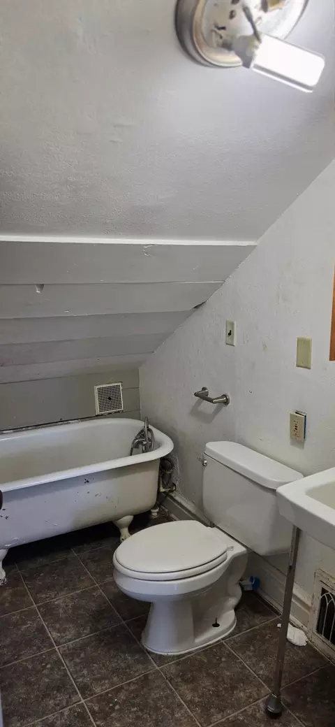 Bath - 53 20th Ave S, Saint Cloud, MN 56301 photo 3 of 3