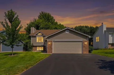 12959 Black Hills Dr, Burnsville, MN 55337