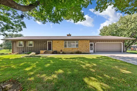 127 Woodcrest Ter, Le Sueur, MN 56058