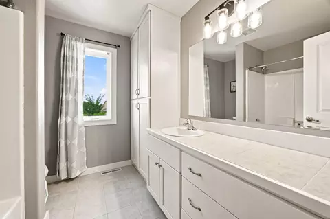 Bath - 823 Birdie Ct, Mapleton, ND 58059 photo 5 of 5