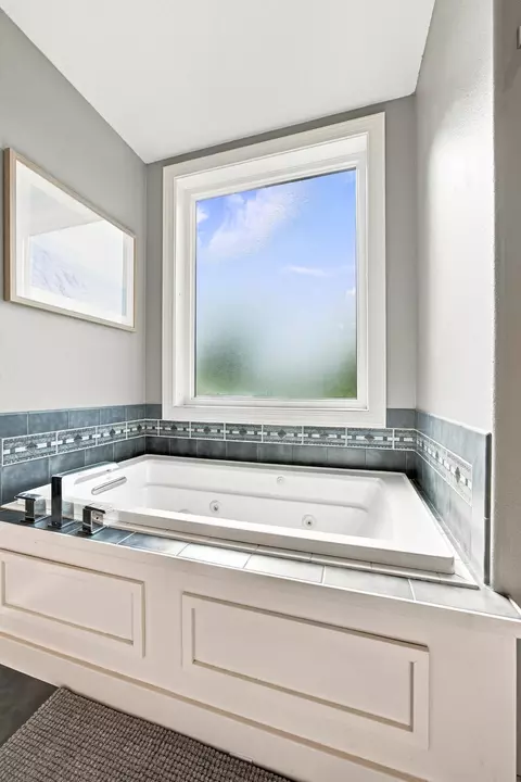 Bath - 823 Birdie Ct, Mapleton, ND 58059 photo 3 of 5