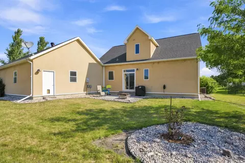 Exterior - 823 Birdie Ct, Mapleton, ND 58059 photo 3 of 5