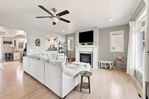 Living - 823 Birdie Ct, Mapleton, ND 58059 photo 1 of 3