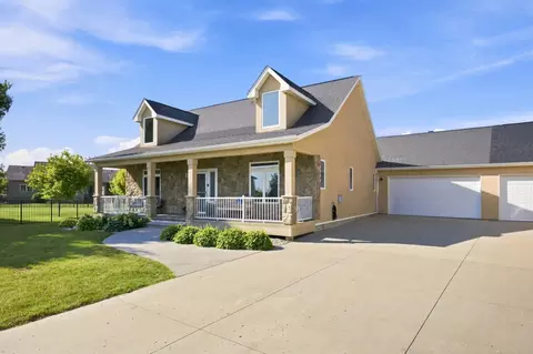 Exterior - 823 Birdie Ct, Mapleton, ND 58059 photo 2 of 5