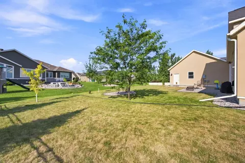 Exterior - 823 Birdie Ct, Mapleton, ND 58059 photo 4 of 5
