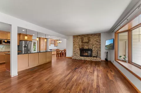 Living - 9725 Queen Rd, Bloomington, MN 55431 photo 3 of 4