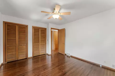 Bedroom - 9725 Queen Rd, Bloomington, MN 55431 photo 5 of 7
