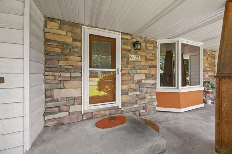 Exterior - 9725 Queen Rd, Bloomington, MN 55431 photo 3 of 5