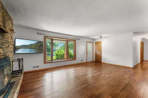 Living - 9725 Queen Rd, Bloomington, MN 55431 photo 2 of 4