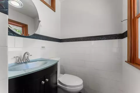 Bath - 9725 Queen Rd, Bloomington, MN 55431 photo 1 of 2