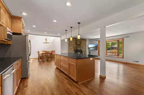 Kitchen - 9725 Queen Rd, Bloomington, MN 55431 photo 2 of 3