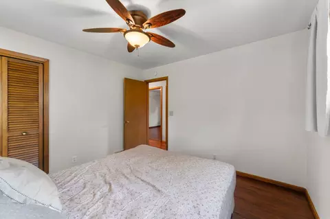 Bedroom - 9725 Queen Rd, Bloomington, MN 55431 photo 4 of 7