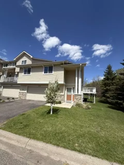 4820 Underwood Ln N #E, Plymouth, MN 55442
