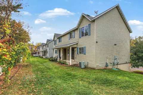 12 City View Ln, Saint Paul, MN 55107