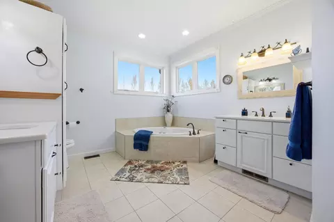 Bath - 3422 73rd Ave N, Moorhead, MN 56560 photo 2 of 7