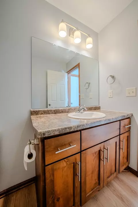 Bath - 1051 Yellowstone Ave, Saint Cloud, MN 56303 photo 2 of 5