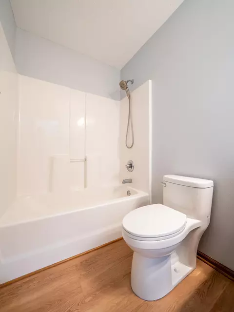 Bath - 1051 Yellowstone Ave, Saint Cloud, MN 56303 photo 3 of 5