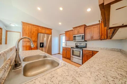 Kitchen - 1051 Yellowstone Ave, Saint Cloud, MN 56303 photo 4 of 5