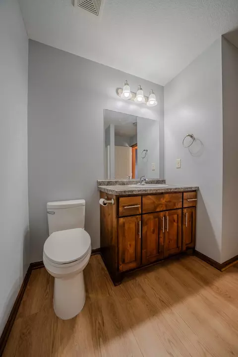 Bath - 1051 Yellowstone Ave, Saint Cloud, MN 56303 photo 5 of 5