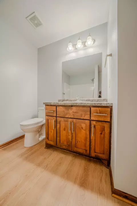 Bath - 1051 Yellowstone Ave, Saint Cloud, MN 56303 photo 4 of 5