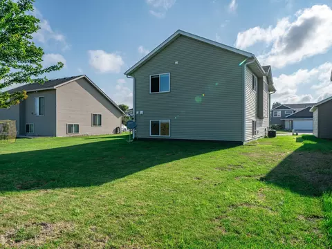 Exterior - 1051 Yellowstone Ave, Saint Cloud, MN 56303 photo 6 of 7