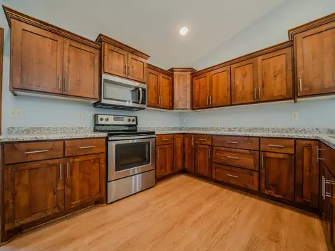 Kitchen - 1051 Yellowstone Ave, Saint Cloud, MN 56303 photo 2 of 5