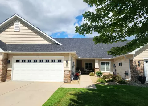 1050 Woodland Dr, Hastings, MN 55033