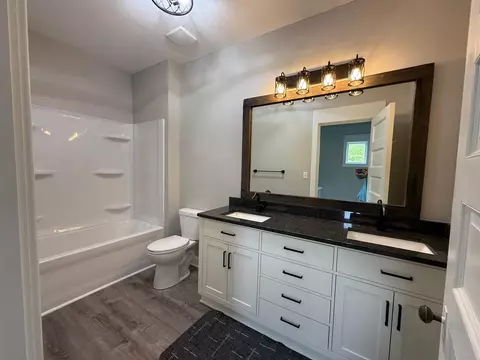 Bath - 501 Forest St, Kenyon, MN 55946 photo 6 of 6