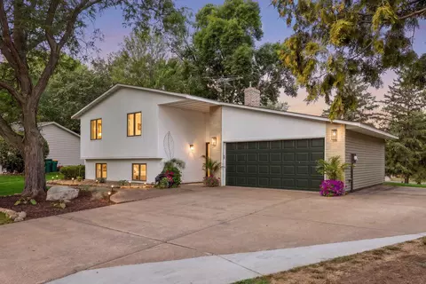 2660 Fairlawn Dr, Stillwater, MN 55082
