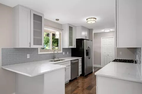 13712 E Wellington Cres, Burnsville, MN 55337