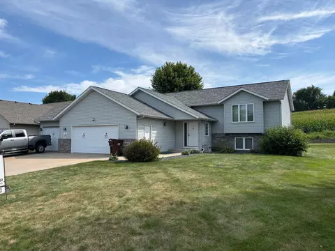 403 Chalupsky Ave NE, New Prague, MN 56071