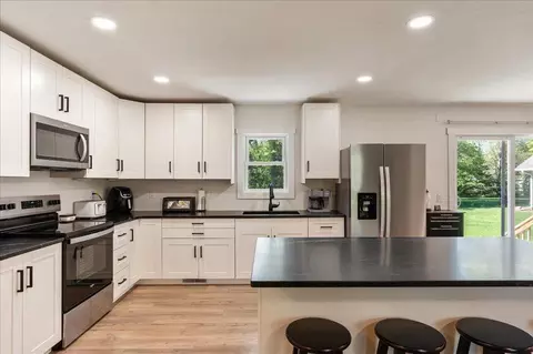 Kitchen - 6141 Donald St, Baxter, MN 56425 photo 5 of 5