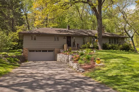 805 Kingsview Ln N, Plymouth, MN 55447