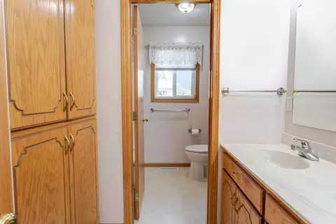 Bath - 5871 Sandy Dr, Saint Cloud, MN 56303 photo 2 of 8
